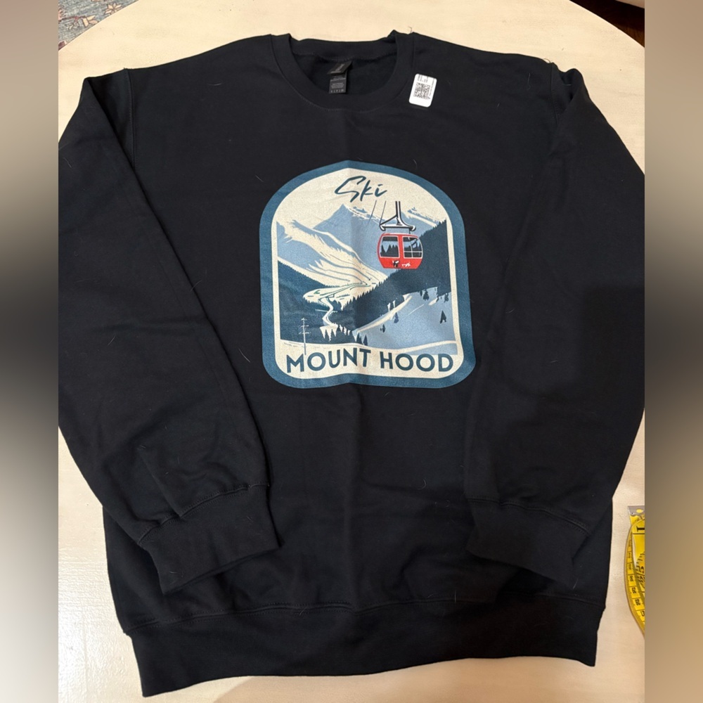 🏔️ **Mount Hood Gildan Sweatshirt - Black - Size Small (New with Tags)** 🏔️